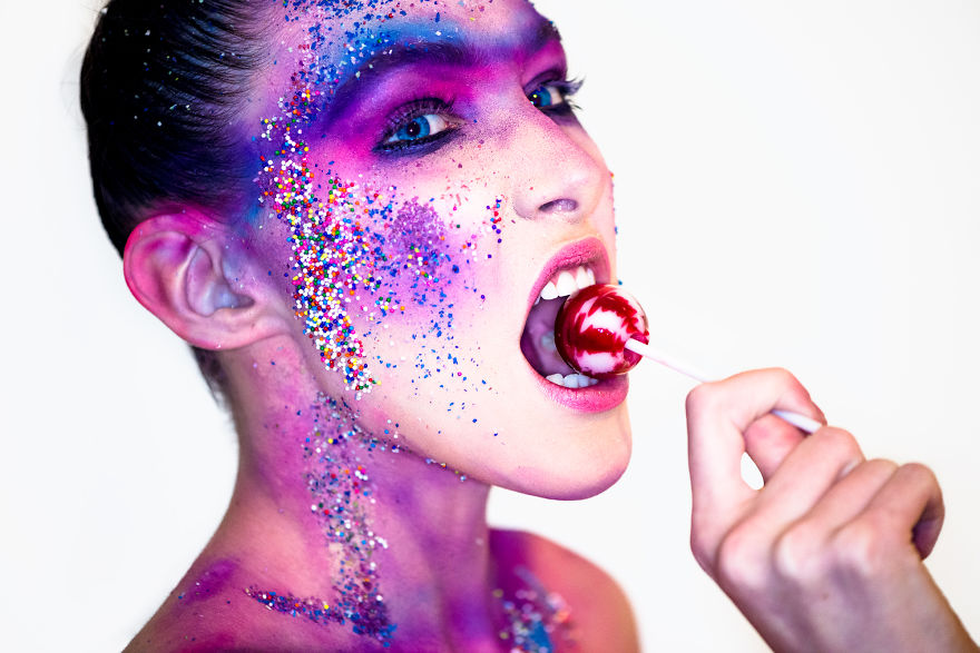 I Used Common Household Items To Photograph A Model That Will Draw Your Attention I Used Common Household Items To Photograph A Model That Will Draw Your Attention