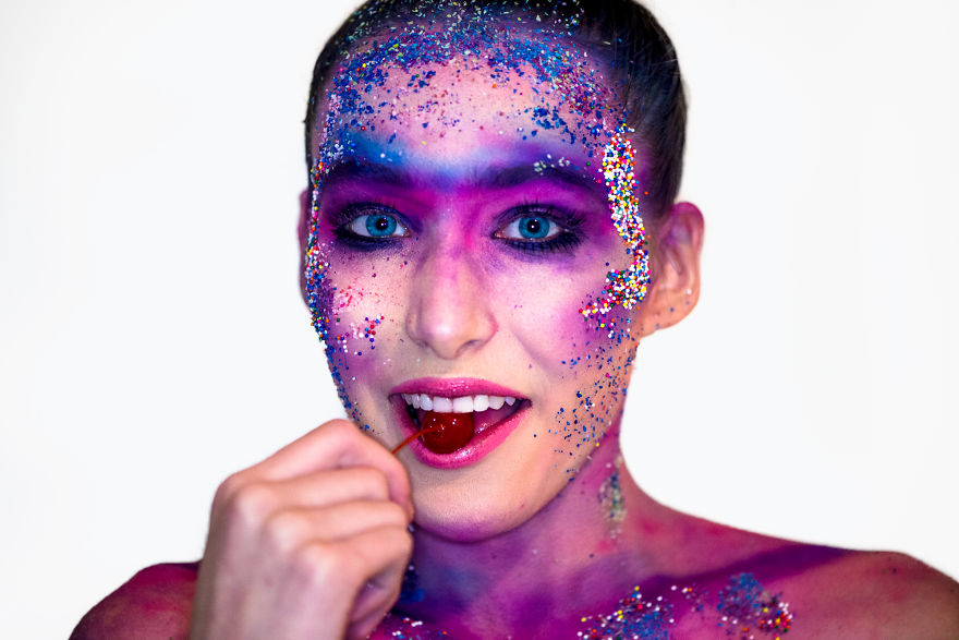 I Used Common Household Items To Photograph A Model That Will Draw Your Attention I Used Common Household Items To Photograph A Model That Will Draw Your Attention