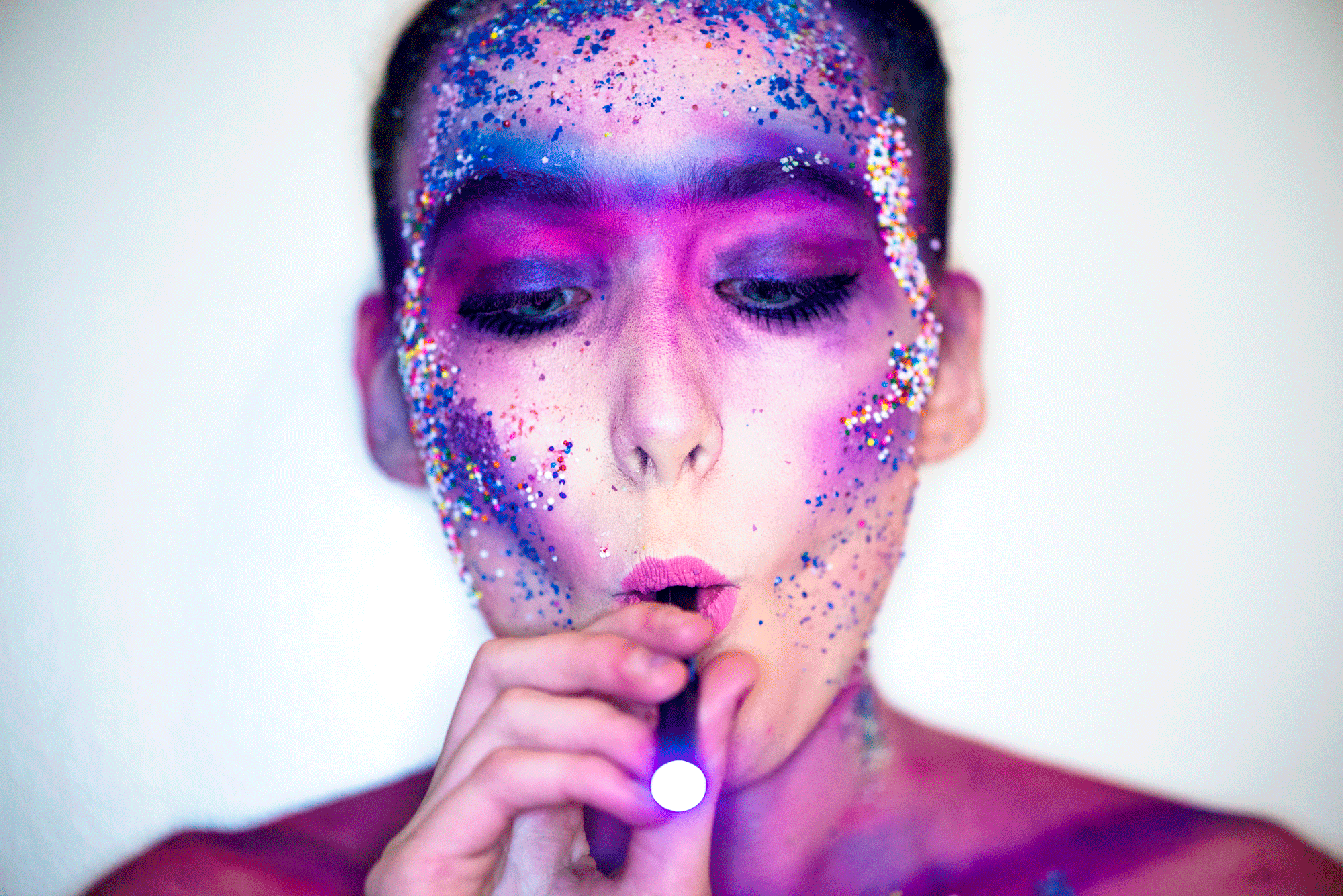 I Used Common Household Items To Photograph A Model That Will Draw Your Attention I Used Common Household Items To Photograph A Model That Will Draw Your Attention