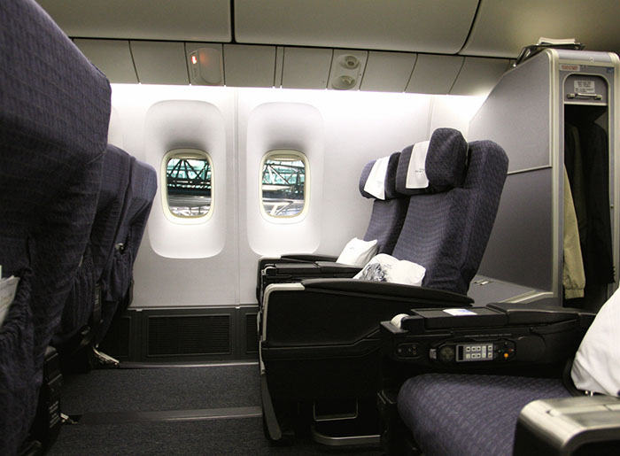 Obese Dad Finds Out He Needs 2 Seats On Evacuation Flight, Transforms His Body Beyond Recognition In 2 Years Obese Dad Finds Out He Needs 2 Seats On Evacuation Flight, Transforms His Body Beyond Recognition In 2 Years