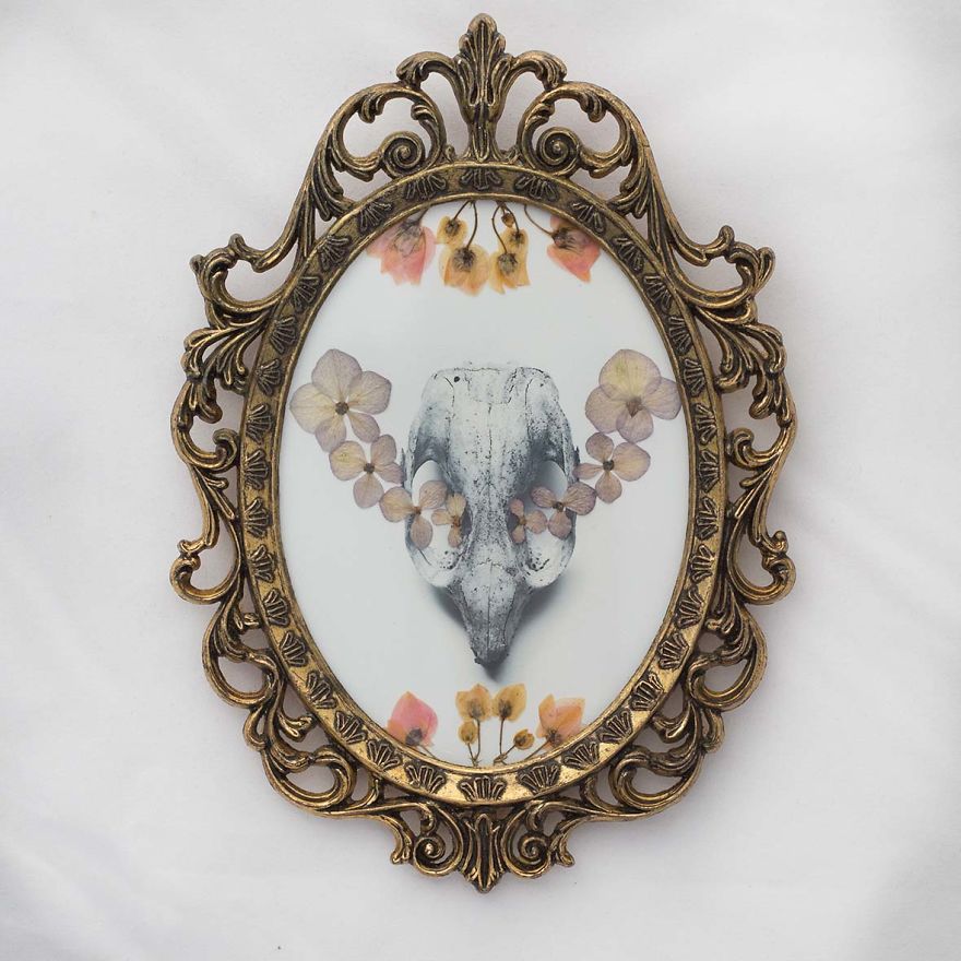I’m Obsessed With Adding Real Pressed Flowers To My Photographs And Then Preserving Them In Vintage Frames I’m Obsessed With Adding Real Pressed Flowers To My Photographs And Then Preserving Them In Vintage Frames