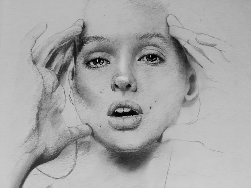 Hyper-Realistic Portraits With Just One Pencil