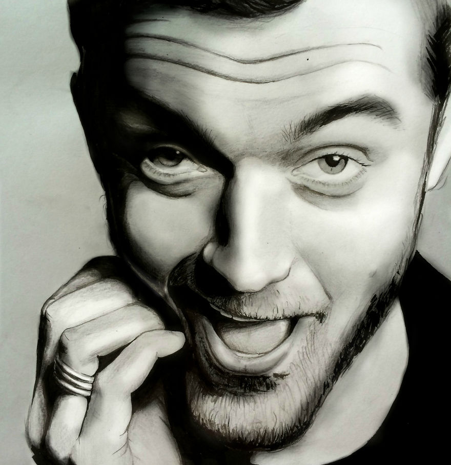 Hyper-Realistic Portraits With Just One Pencil