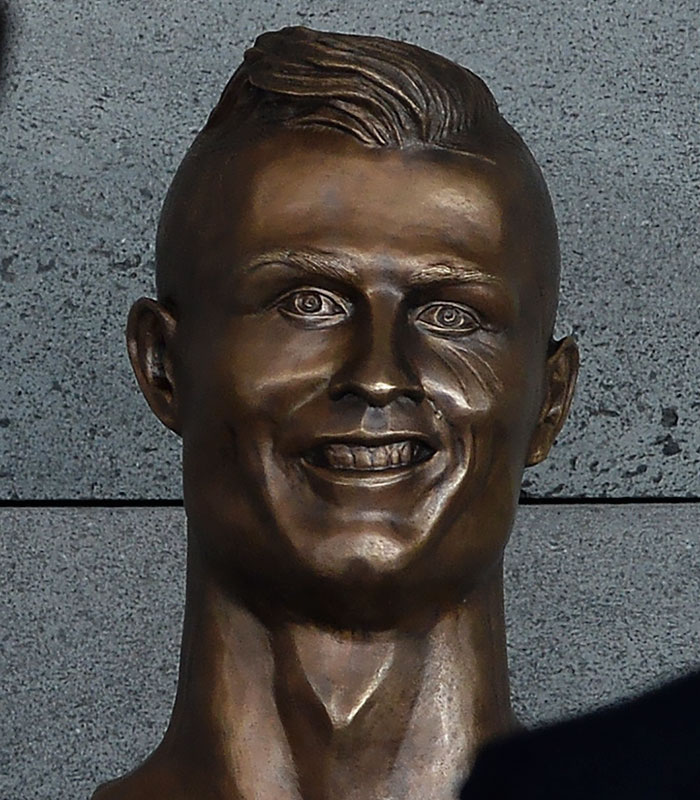 Internet Laughed At This Guy’s First Attempt At Cristiano Ronaldo’s Bust, So He Tries The Second Time Internet Laughed At This Guy’s First Attempt At Cristiano Ronaldo’s Bust, So He Tries The Second Time