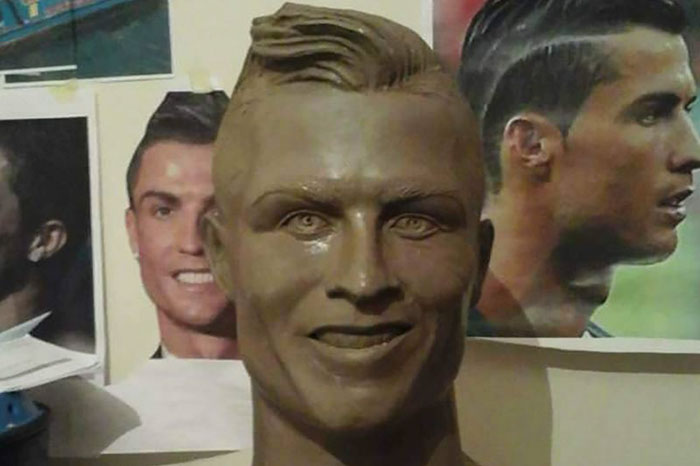 Internet Laughed At This Guy’s First Attempt At Cristiano Ronaldo’s Bust, So He Tries The Second Time Internet Laughed At This Guy’s First Attempt At Cristiano Ronaldo’s Bust, So He Tries The Second Time