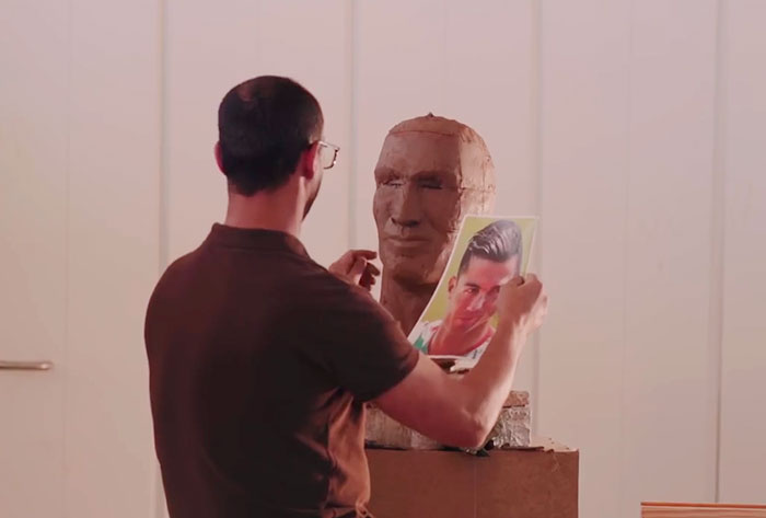 Internet Laughed At This Guy’s First Attempt At Cristiano Ronaldo’s Bust, So He Tries The Second Time Internet Laughed At This Guy’s First Attempt At Cristiano Ronaldo’s Bust, So He Tries The Second Time