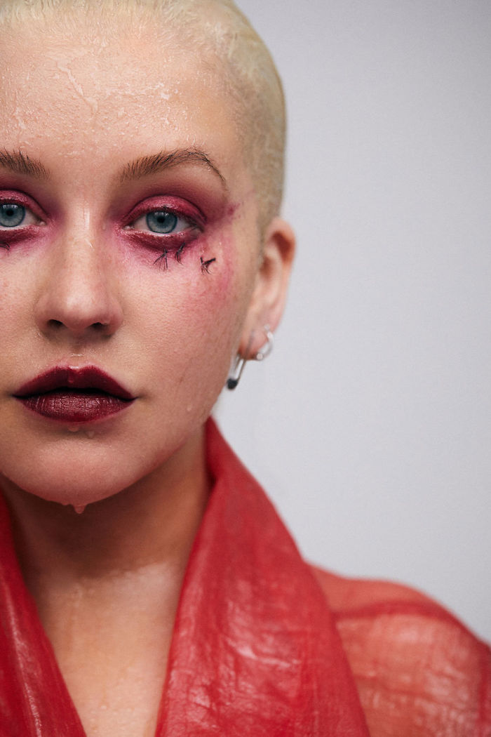 After 20 Years On Stage Using Makeup Christina Aguilera Does A Shoot Without It, And We Can’t Recognize Her After 20 Years On Stage Using Makeup Christina Aguilera Does A Shoot Without It, And We Can’t Recognize Her