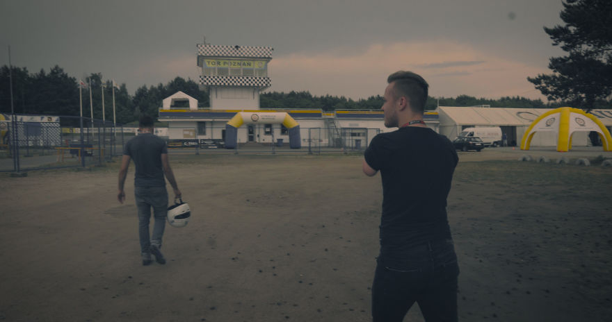 This Man Is Driving Lamborghini Gallardo With No Arms! This Man Is Driving Lamborghini Gallardo With No Arms!