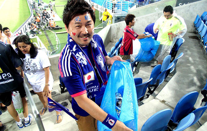 Japanese And Senegalese Football Fans Show The World How To Be The Best Guests Ever