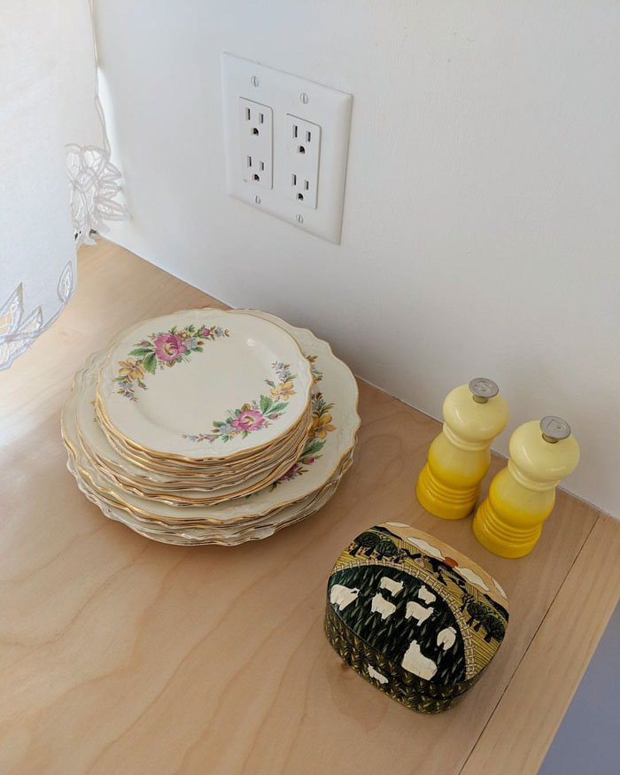 Woman Spends 3 Years Converting Old Bus Into Mobile Home, And It Looks Better Than Most Apartments Woman Spends 3 Years Converting Old Bus Into Mobile Home, And It Looks Better Than Most Apartments