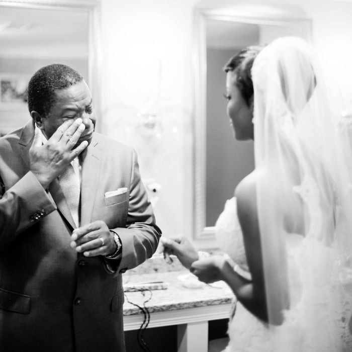 179 Times Fathers Couldn’t Hold Back Their Emotions After Seeing Daughters In Wedding Dresses For The First Time 179 Times Fathers Couldn’t Hold Back Their Emotions After Seeing Daughters In Wedding Dresses For The First Time