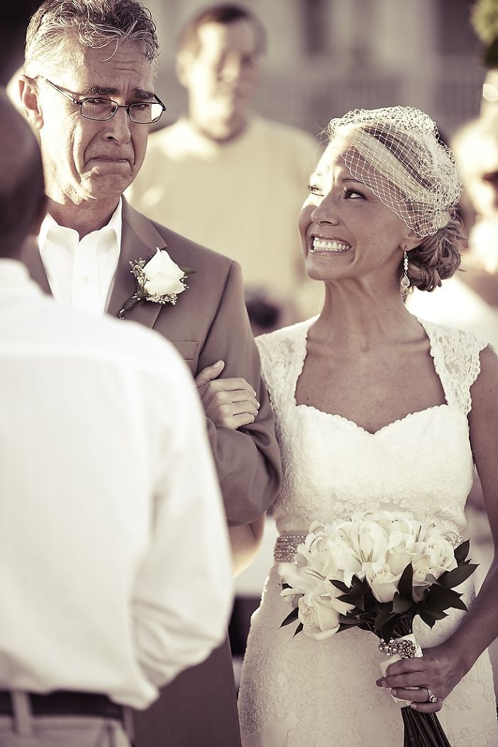 179 Times Fathers Couldn’t Hold Back Their Emotions After Seeing Daughters In Wedding Dresses For The First Time 179 Times Fathers Couldn’t Hold Back Their Emotions After Seeing Daughters In Wedding Dresses For The First Time