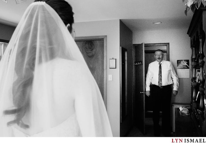 179 Times Fathers Couldn’t Hold Back Their Emotions After Seeing Daughters In Wedding Dresses For The First Time 179 Times Fathers Couldn’t Hold Back Their Emotions After Seeing Daughters In Wedding Dresses For The First Time