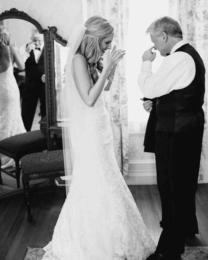 179 Times Fathers Couldn’t Hold Back Their Emotions After Seeing Daughters In Wedding Dresses For The First Time 179 Times Fathers Couldn’t Hold Back Their Emotions After Seeing Daughters In Wedding Dresses For The First Time