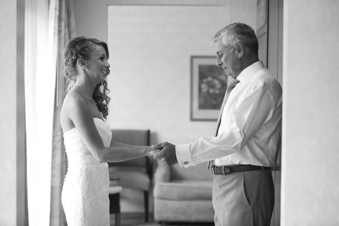 179 Times Fathers Couldn’t Hold Back Their Emotions After Seeing Daughters In Wedding Dresses For The First Time 179 Times Fathers Couldn’t Hold Back Their Emotions After Seeing Daughters In Wedding Dresses For The First Time