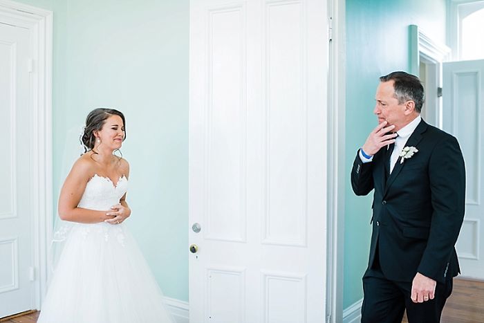 179 Times Fathers Couldn’t Hold Back Their Emotions After Seeing Daughters In Wedding Dresses For The First Time 179 Times Fathers Couldn’t Hold Back Their Emotions After Seeing Daughters In Wedding Dresses For The First Time