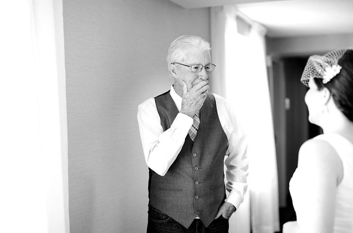 179 Times Fathers Couldn’t Hold Back Their Emotions After Seeing Daughters In Wedding Dresses For The First Time 179 Times Fathers Couldn’t Hold Back Their Emotions After Seeing Daughters In Wedding Dresses For The First Time