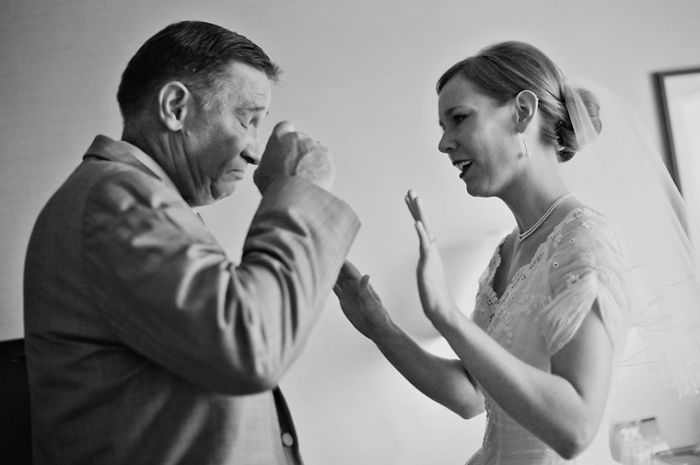 179 Times Fathers Couldn’t Hold Back Their Emotions After Seeing Daughters In Wedding Dresses For The First Time 179 Times Fathers Couldn’t Hold Back Their Emotions After Seeing Daughters In Wedding Dresses For The First Time