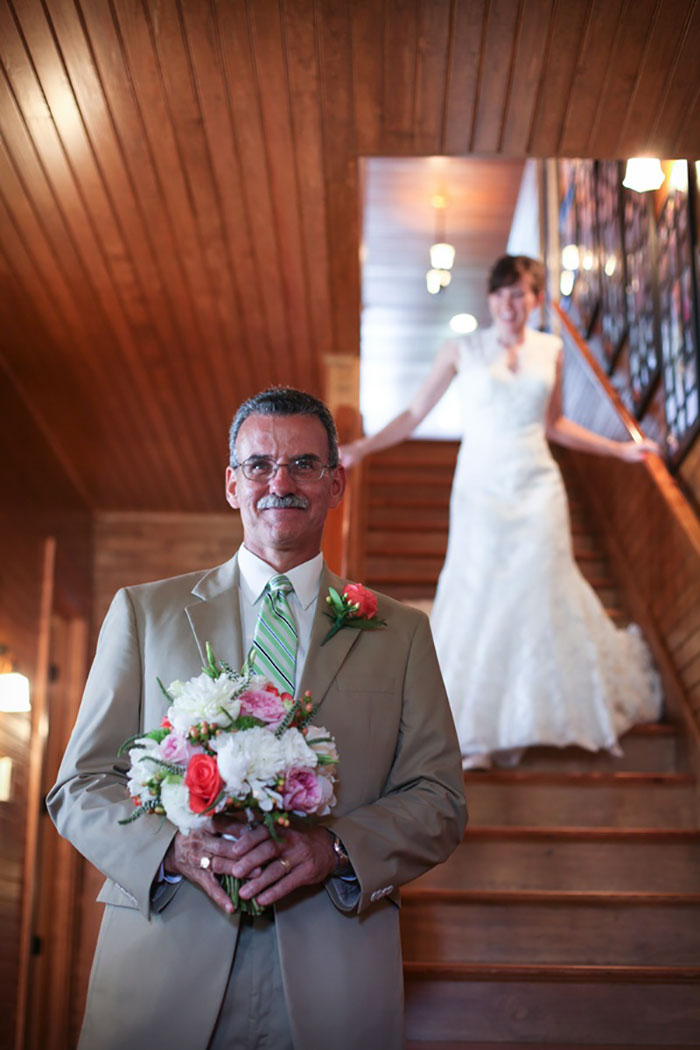 179 Times Fathers Couldn’t Hold Back Their Emotions After Seeing Daughters In Wedding Dresses For The First Time 179 Times Fathers Couldn’t Hold Back Their Emotions After Seeing Daughters In Wedding Dresses For The First Time