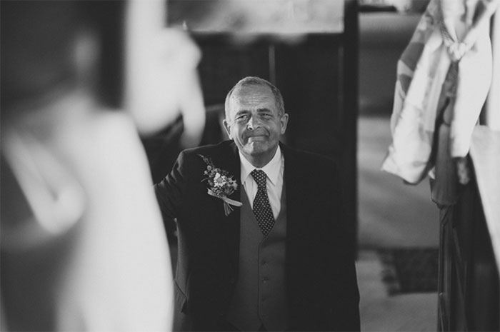 179 Times Fathers Couldn’t Hold Back Their Emotions After Seeing Daughters In Wedding Dresses For The First Time 179 Times Fathers Couldn’t Hold Back Their Emotions After Seeing Daughters In Wedding Dresses For The First Time