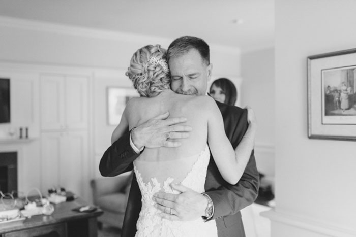 179 Times Fathers Couldn’t Hold Back Their Emotions After Seeing Daughters In Wedding Dresses For The First Time 179 Times Fathers Couldn’t Hold Back Their Emotions After Seeing Daughters In Wedding Dresses For The First Time