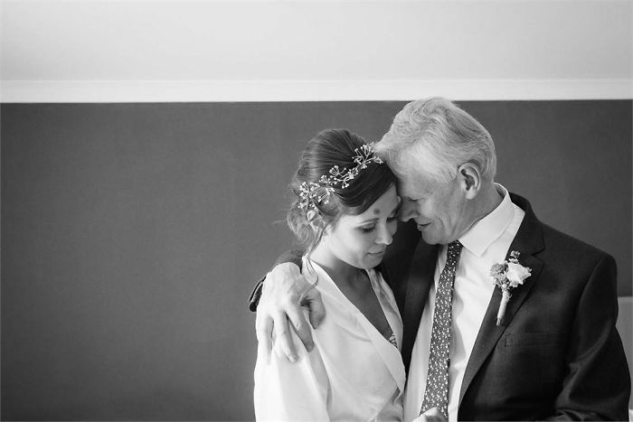 179 Times Fathers Couldn’t Hold Back Their Emotions After Seeing Daughters In Wedding Dresses For The First Time 179 Times Fathers Couldn’t Hold Back Their Emotions After Seeing Daughters In Wedding Dresses For The First Time