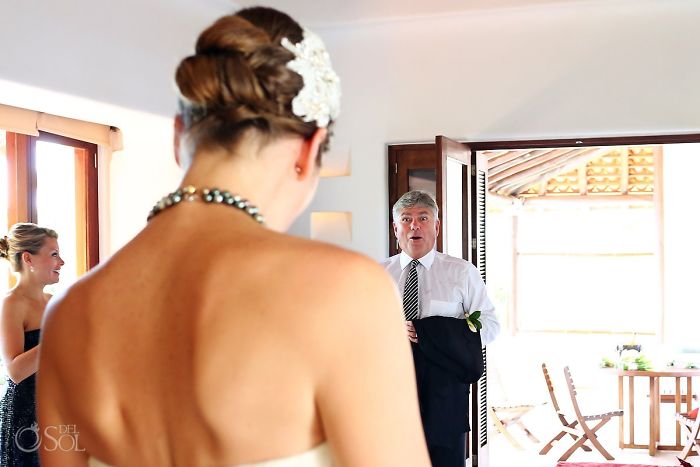 179 Times Fathers Couldn’t Hold Back Their Emotions After Seeing Daughters In Wedding Dresses For The First Time 179 Times Fathers Couldn’t Hold Back Their Emotions After Seeing Daughters In Wedding Dresses For The First Time