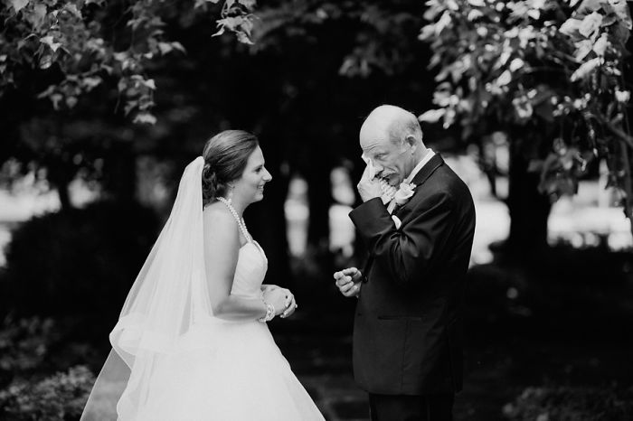 179 Times Fathers Couldn’t Hold Back Their Emotions After Seeing Daughters In Wedding Dresses For The First Time 179 Times Fathers Couldn’t Hold Back Their Emotions After Seeing Daughters In Wedding Dresses For The First Time