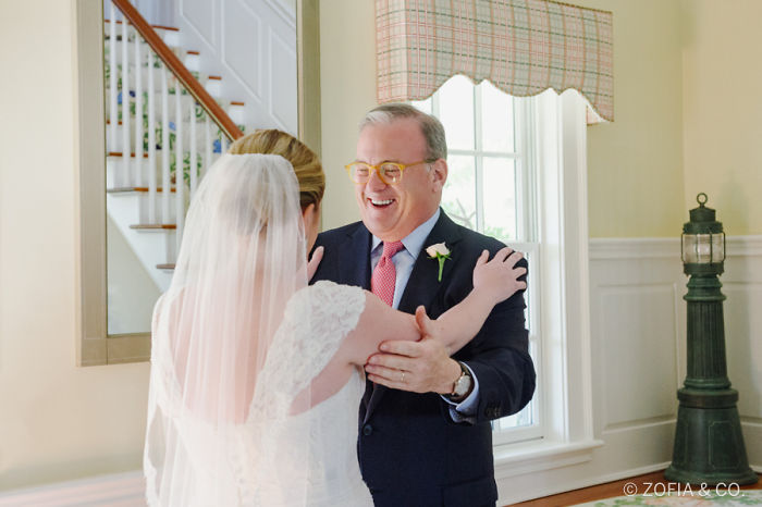 179 Times Fathers Couldn’t Hold Back Their Emotions After Seeing Daughters In Wedding Dresses For The First Time 179 Times Fathers Couldn’t Hold Back Their Emotions After Seeing Daughters In Wedding Dresses For The First Time