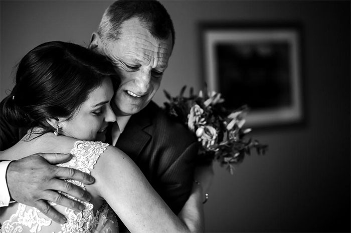 179 Times Fathers Couldn’t Hold Back Their Emotions After Seeing Daughters In Wedding Dresses For The First Time 179 Times Fathers Couldn’t Hold Back Their Emotions After Seeing Daughters In Wedding Dresses For The First Time