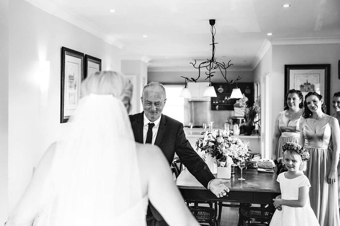 179 Times Fathers Couldn’t Hold Back Their Emotions After Seeing Daughters In Wedding Dresses For The First Time 179 Times Fathers Couldn’t Hold Back Their Emotions After Seeing Daughters In Wedding Dresses For The First Time
