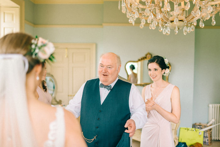 179 Times Fathers Couldn’t Hold Back Their Emotions After Seeing Daughters In Wedding Dresses For The First Time 179 Times Fathers Couldn’t Hold Back Their Emotions After Seeing Daughters In Wedding Dresses For The First Time