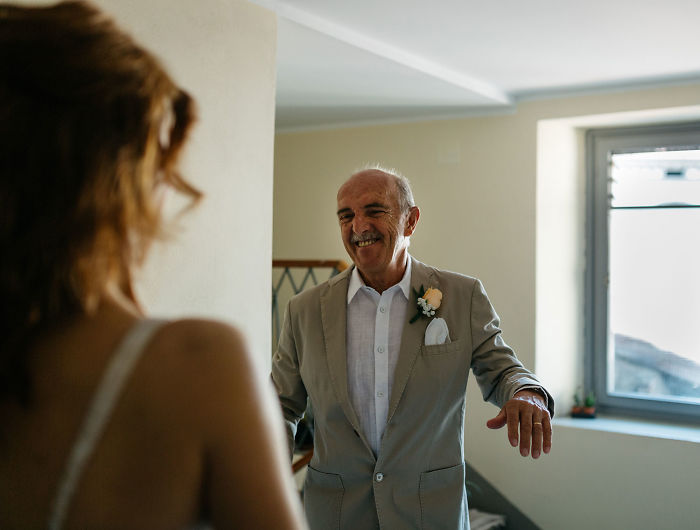 179 Times Fathers Couldn’t Hold Back Their Emotions After Seeing Daughters In Wedding Dresses For The First Time 179 Times Fathers Couldn’t Hold Back Their Emotions After Seeing Daughters In Wedding Dresses For The First Time