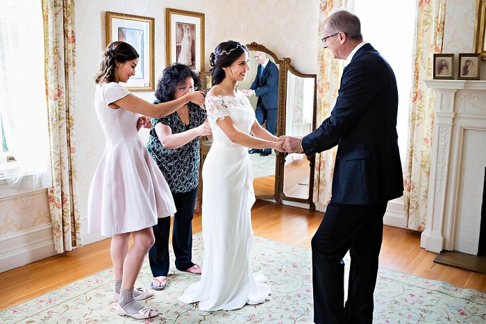 179 Times Fathers Couldn’t Hold Back Their Emotions After Seeing Daughters In Wedding Dresses For The First Time 179 Times Fathers Couldn’t Hold Back Their Emotions After Seeing Daughters In Wedding Dresses For The First Time