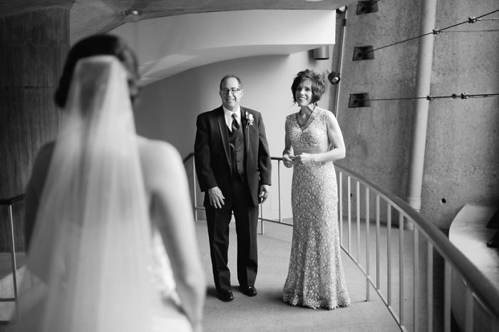 179 Times Fathers Couldn’t Hold Back Their Emotions After Seeing Daughters In Wedding Dresses For The First Time 179 Times Fathers Couldn’t Hold Back Their Emotions After Seeing Daughters In Wedding Dresses For The First Time