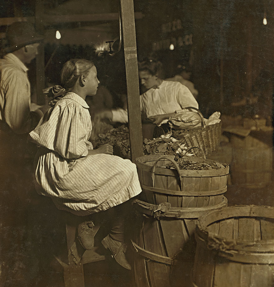 Gruesome Pictures From The 1900s Showing The Struggles Of Working Children Before Child Labor Was Abolished