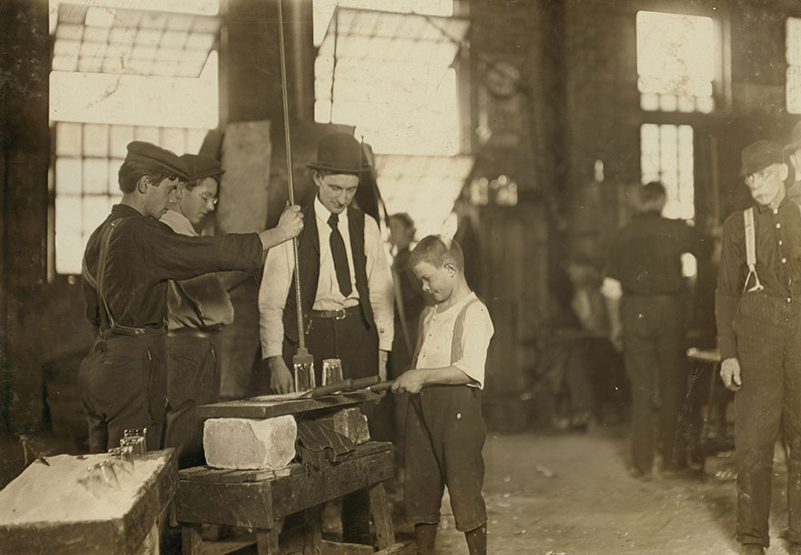 Gruesome Pictures From The 1900s Showing The Struggles Of Working Children Before Child Labor Was Abolished