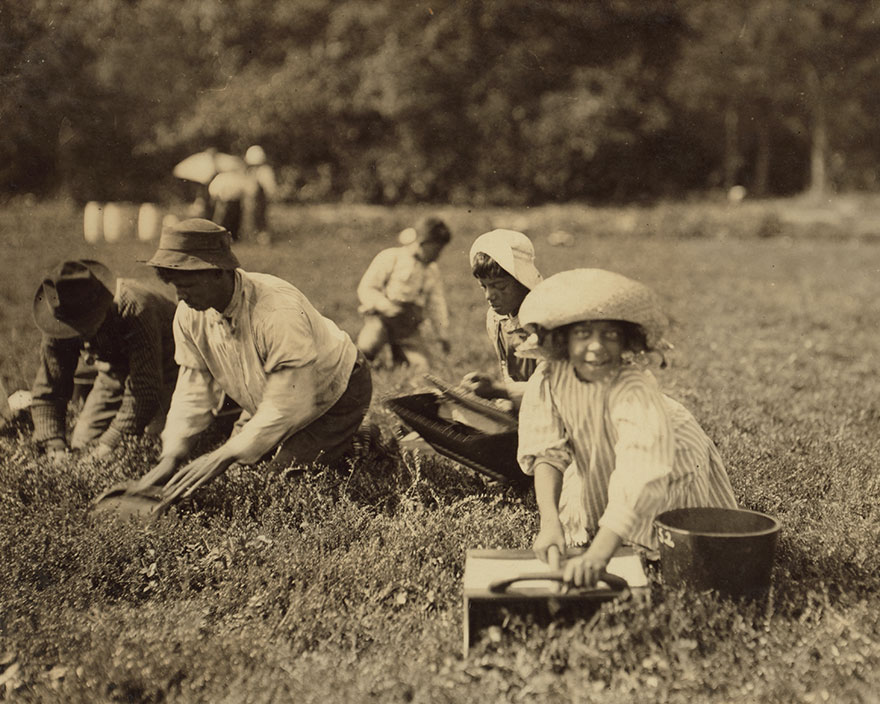 Gruesome Pictures From The 1900s Showing The Struggles Of Working Children Before Child Labor Was Abolished