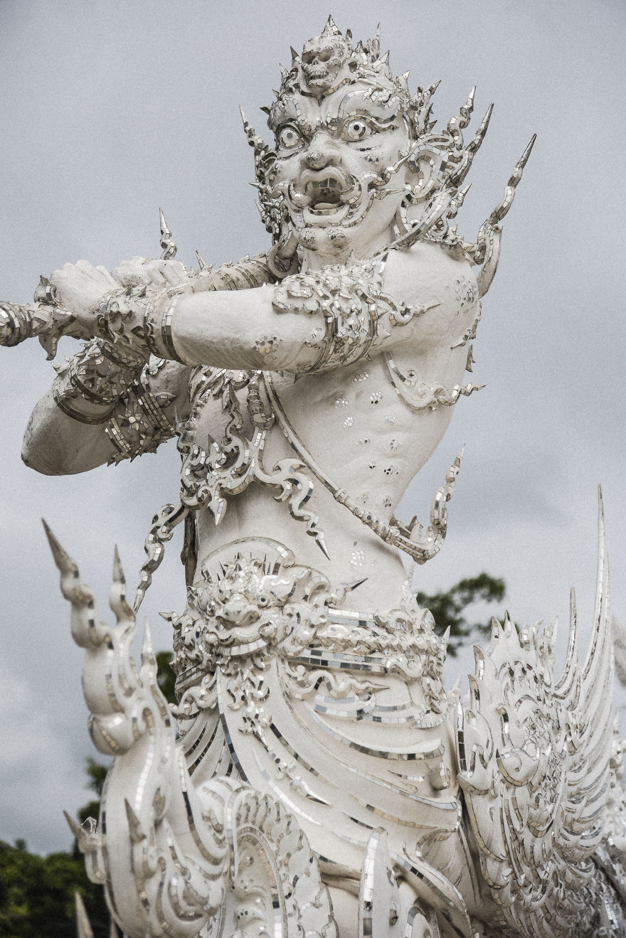 This White Temple In Thailand Is Both Heaven And Hell This White Temple In Thailand Is Both Heaven And Hell