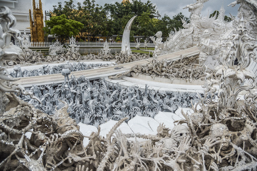 This White Temple In Thailand Is Both Heaven And Hell This White Temple In Thailand Is Both Heaven And Hell