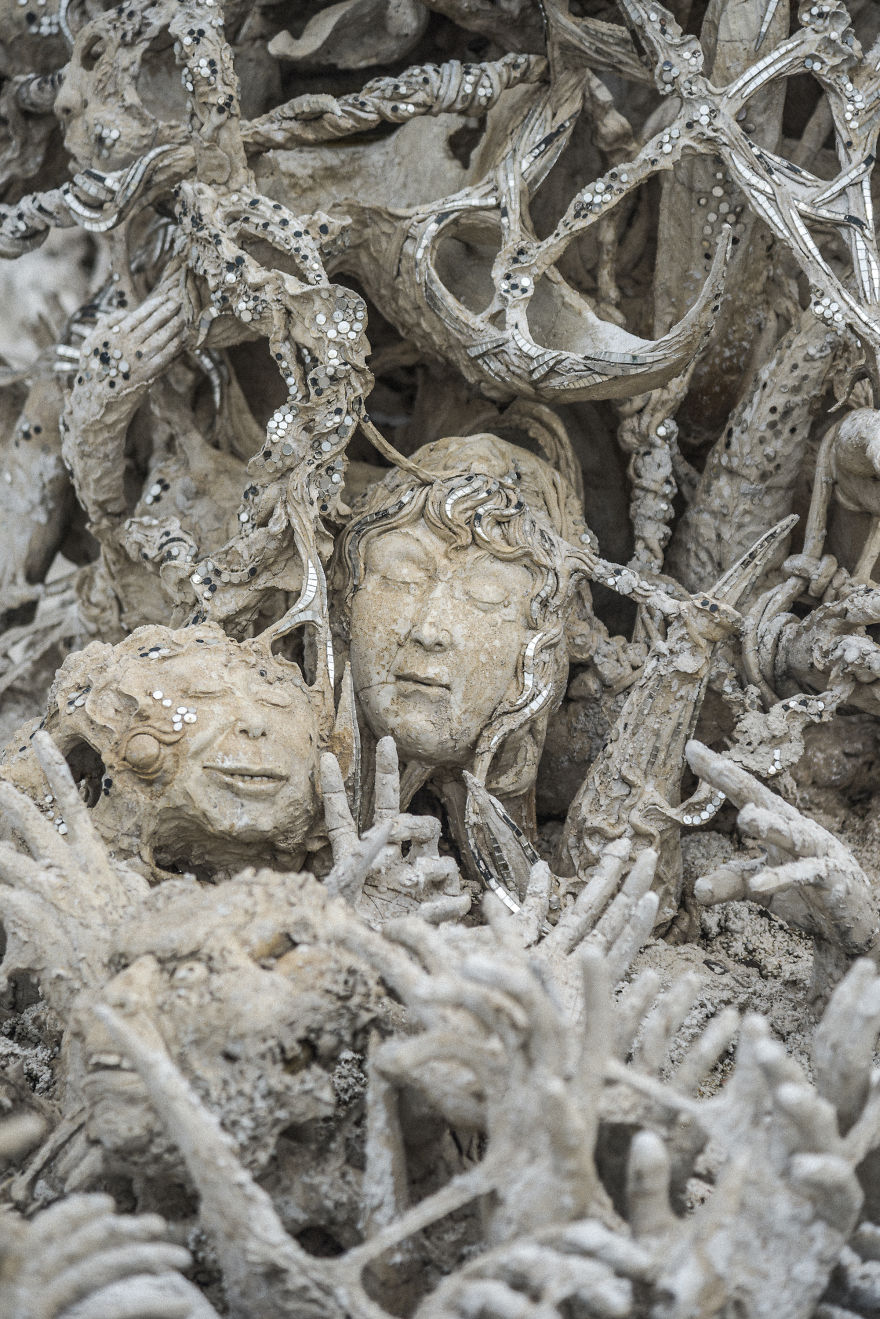This White Temple In Thailand Is Both Heaven And Hell This White Temple In Thailand Is Both Heaven And Hell