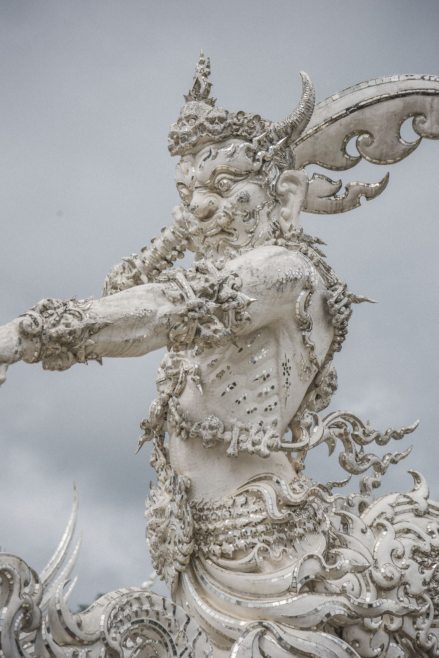 This White Temple In Thailand Is Both Heaven And Hell This White Temple In Thailand Is Both Heaven And Hell