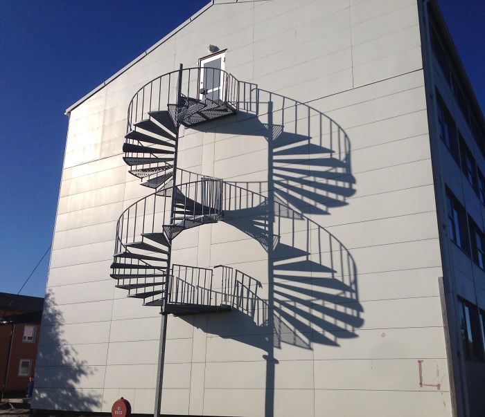 30 Surprising Shadows That Made People Look Twice