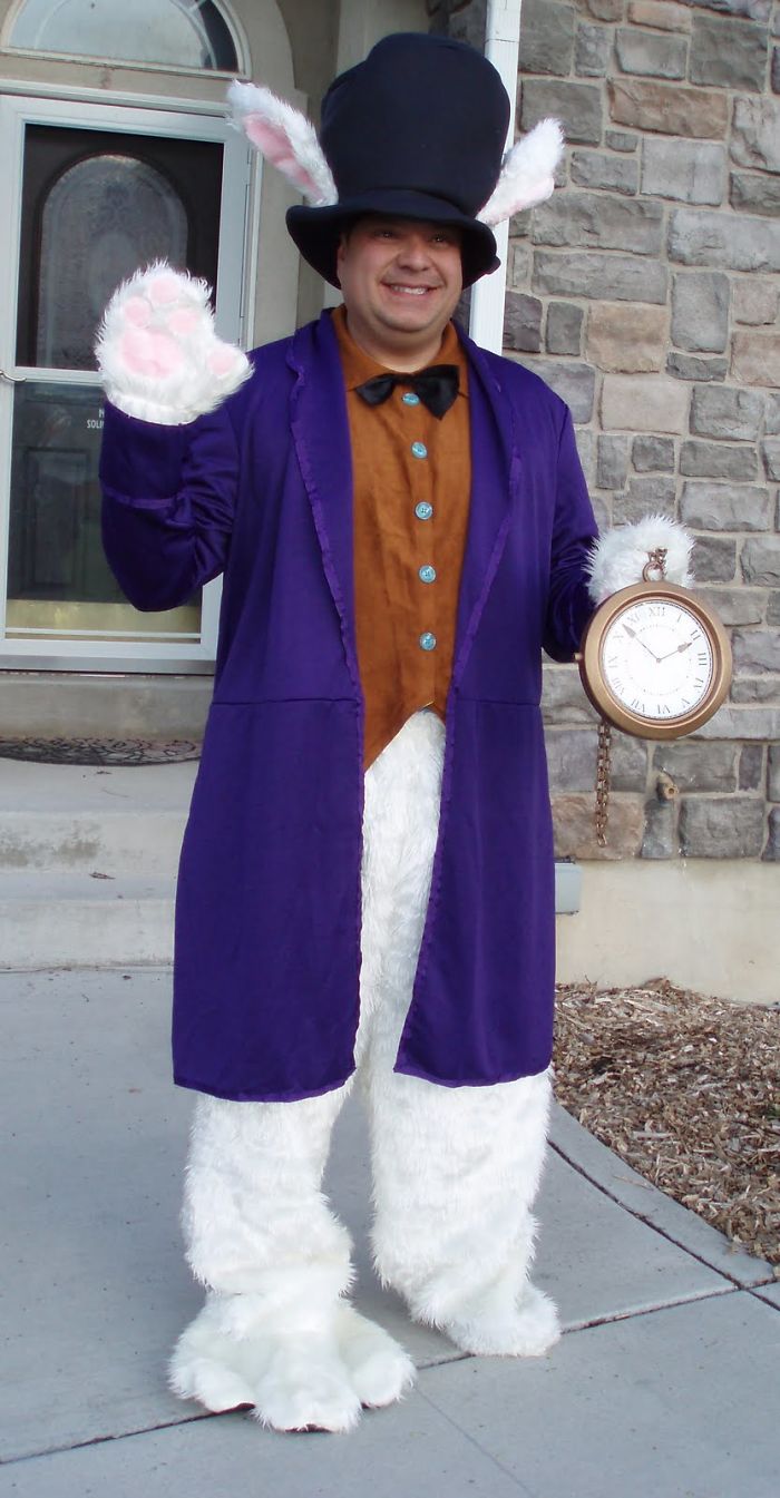 Embarrassed Son Asks Dad Not To Wave At Him In Front Of School Bus, Regrets Doing It For Next 163 School Days Embarrassed Son Asks Dad Not To Wave At Him In Front Of School Bus, Regrets Doing It For Next 163 School Days