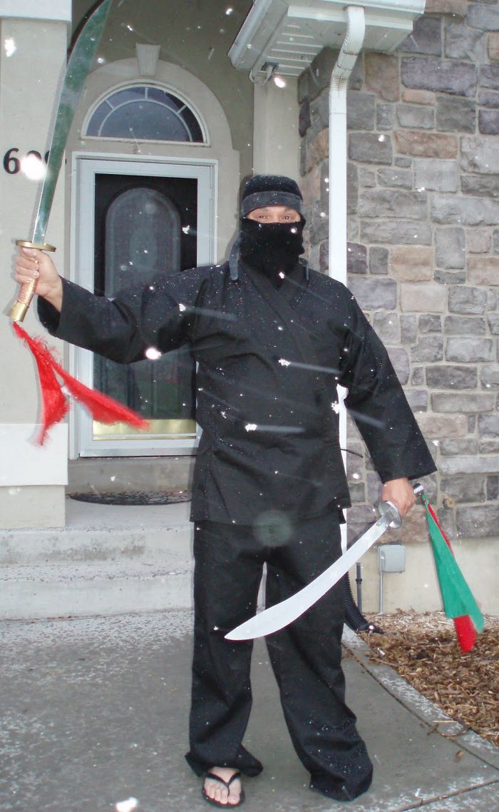 Embarrassed Son Asks Dad Not To Wave At Him In Front Of School Bus, Regrets Doing It For Next 163 School Days Embarrassed Son Asks Dad Not To Wave At Him In Front Of School Bus, Regrets Doing It For Next 163 School Days