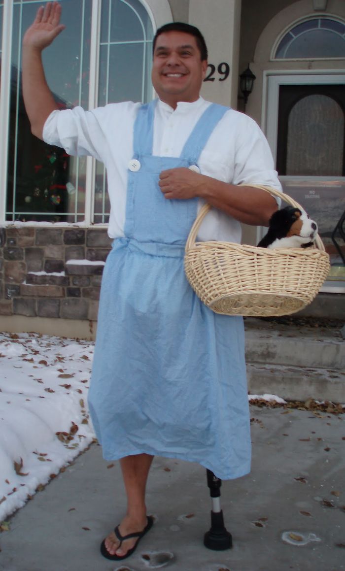 Embarrassed Son Asks Dad Not To Wave At Him In Front Of School Bus, Regrets Doing It For Next 163 School Days Embarrassed Son Asks Dad Not To Wave At Him In Front Of School Bus, Regrets Doing It For Next 163 School Days