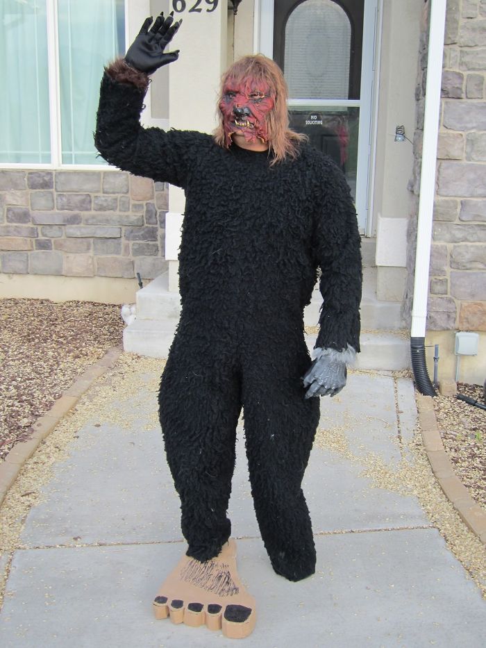 Embarrassed Son Asks Dad Not To Wave At Him In Front Of School Bus, Regrets Doing It For Next 163 School Days Embarrassed Son Asks Dad Not To Wave At Him In Front Of School Bus, Regrets Doing It For Next 163 School Days