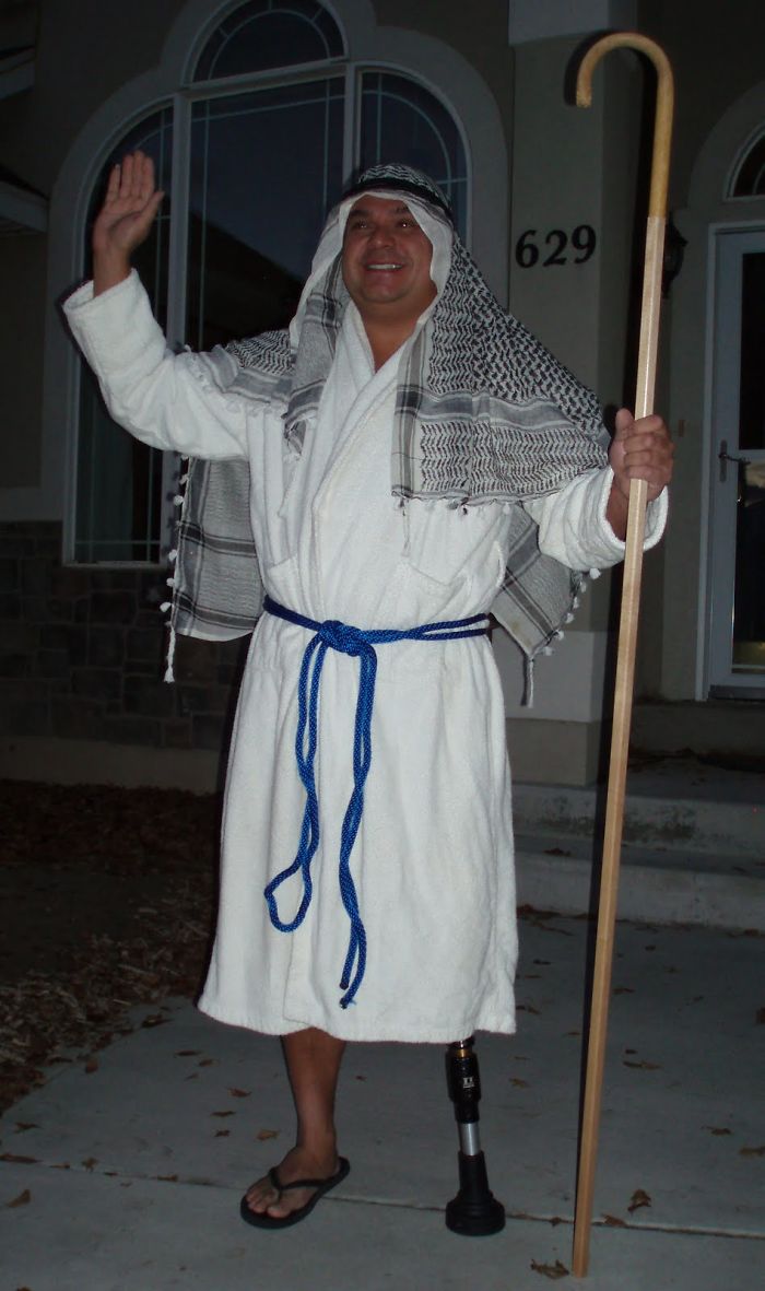 Embarrassed Son Asks Dad Not To Wave At Him In Front Of School Bus, Regrets Doing It For Next 163 School Days Embarrassed Son Asks Dad Not To Wave At Him In Front Of School Bus, Regrets Doing It For Next 163 School Days