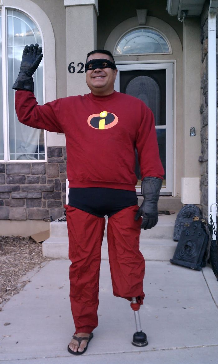 Embarrassed Son Asks Dad Not To Wave At Him In Front Of School Bus, Regrets Doing It For Next 163 School Days Embarrassed Son Asks Dad Not To Wave At Him In Front Of School Bus, Regrets Doing It For Next 163 School Days