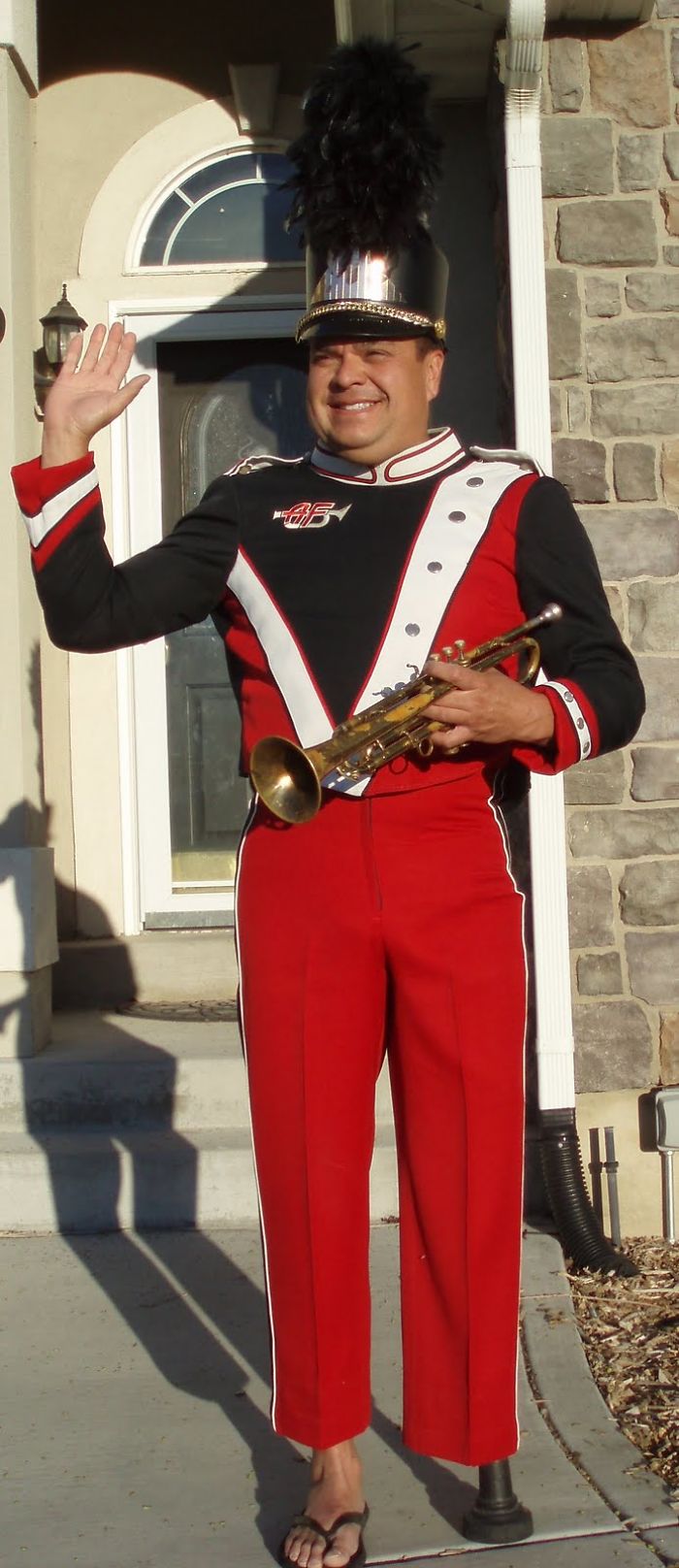 Embarrassed Son Asks Dad Not To Wave At Him In Front Of School Bus, Regrets Doing It For Next 163 School Days Embarrassed Son Asks Dad Not To Wave At Him In Front Of School Bus, Regrets Doing It For Next 163 School Days